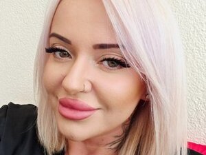 Profile Picture of BustyEmaXX