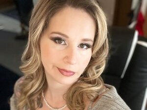 Profile Picture of Hottyhousewife18