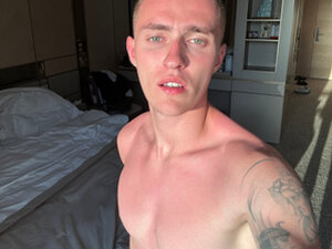 Profile Picture of crazybottom99